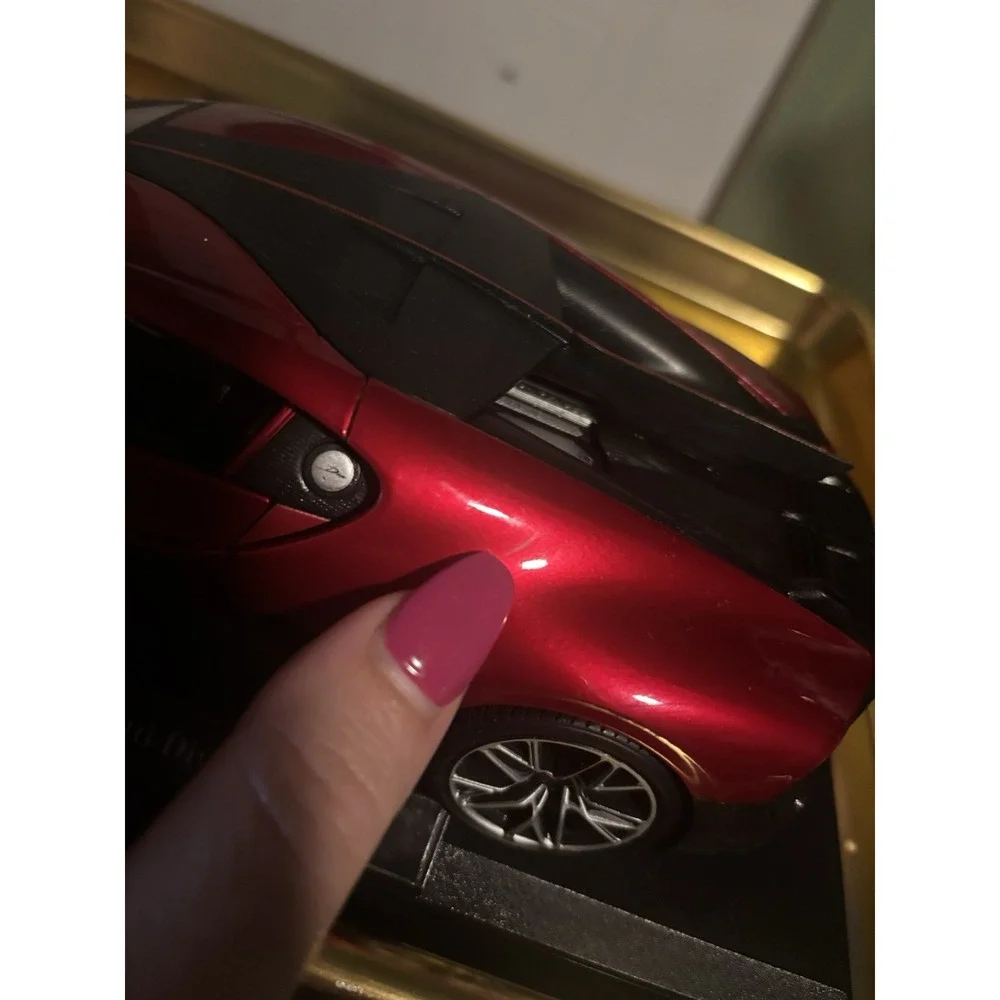 Maisto 1/18 Scale Diecast Bugatti‎ Divo - Red/Black